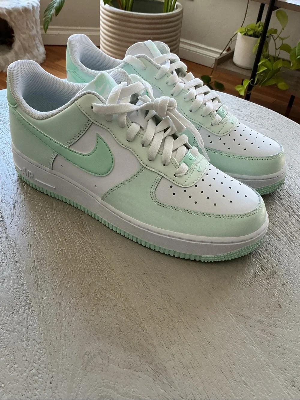 Nike Air Force 1 ‘07 White Barely Green Mint Low‎ Top Sneakers Men’s 10 Like New